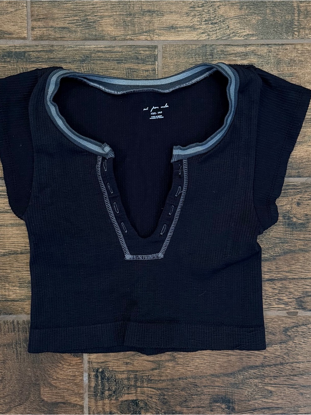 Urban Outfitters Ribbed Black Short Sleeve V-Neck Crop Top